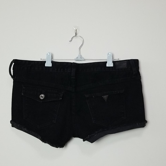 🎁 Vintage black guess Jean shorts - Picture 2 of 8